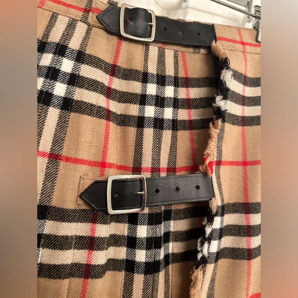 SOLD Beautiful Vintage Pleated Wool Burberrys Novacheck Buckled Skirt - Picture 7 of 13